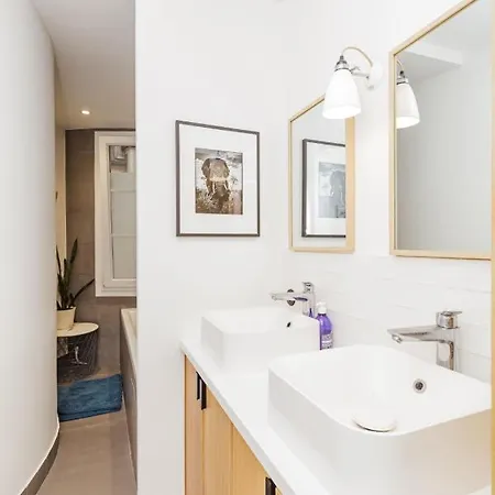 Nice Apt For 4 With Balcony Near Montmartre ! Διαμέρισμα *