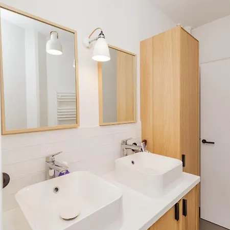 Nice Apt For 4 With Balcony Near Montmartre ! * Παρίσι