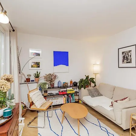 Nice Apt For 4 With Balcony Near Montmartre ! *
